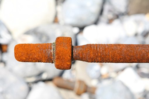 unscrew a rusted screw